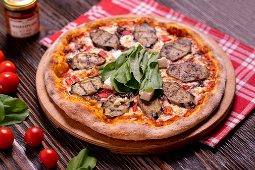 Köz Patlıcan ve Keçi Peynirli Pizza