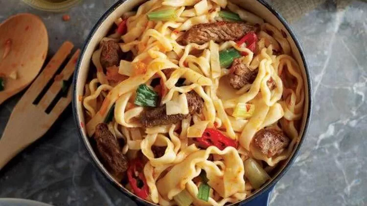 FETTUCCİNE CON CARNE